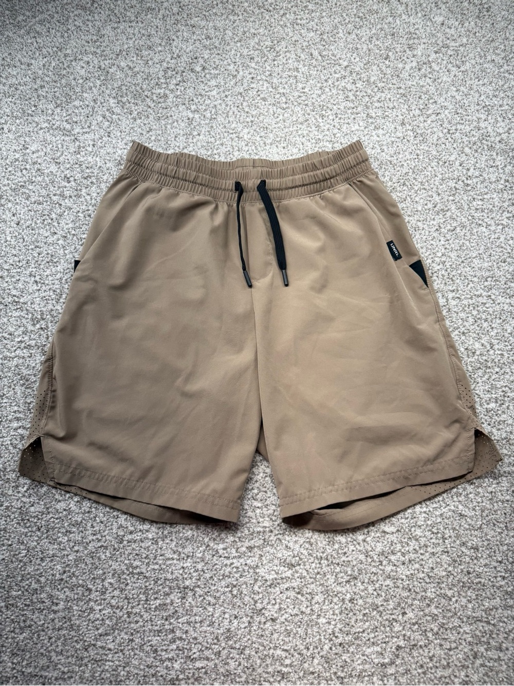 Men's UNRL Stride Hybrid Desert Khaki 7.5" Athletic Running Shorts Size Small